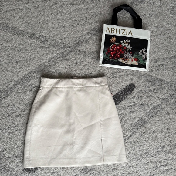 Aritzia Wilfred PATIO mini skirt - Picture 2 of 3